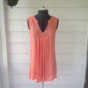 Betsys Boutique NWT coral tunic with lace Small